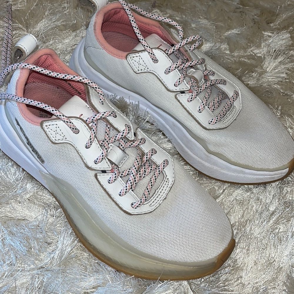 White / pink Colombia shoes